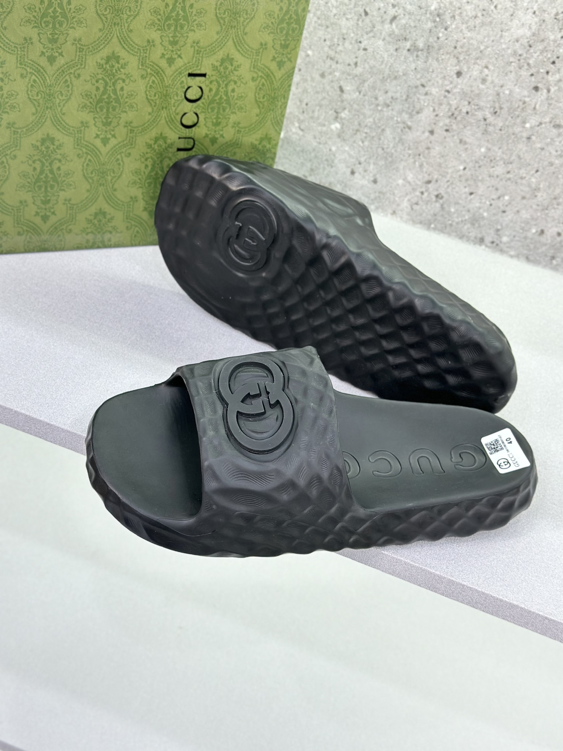 Dép lê quai ngang Gucci GC Đen sần logo GG nổi Like Auth on web fullbox bill thẻ VTN